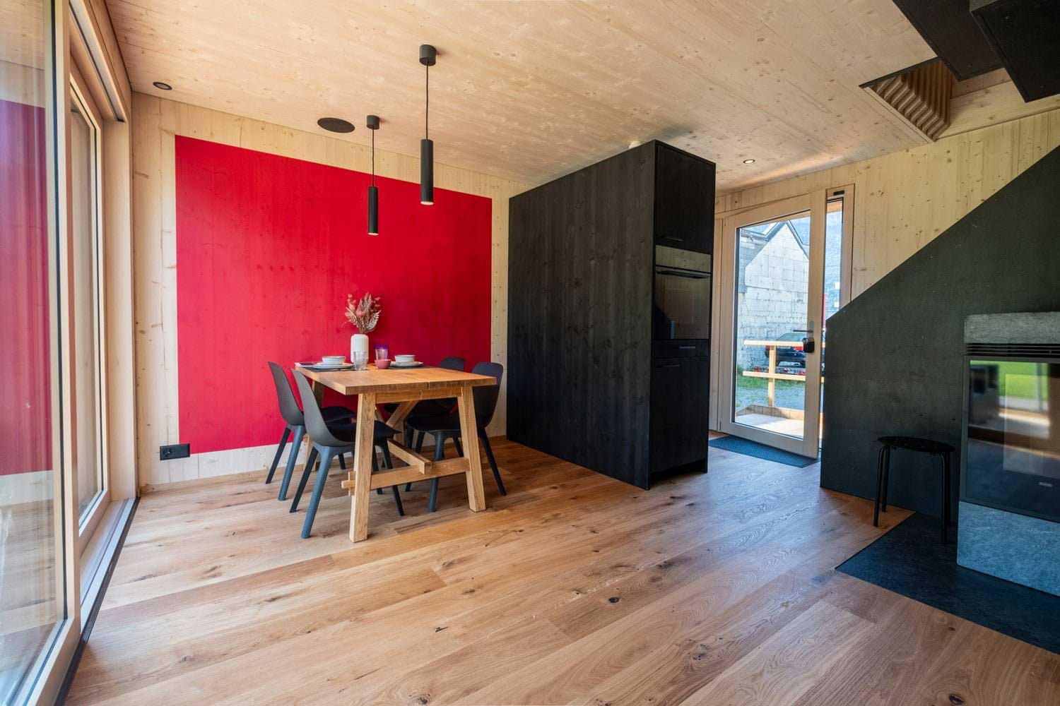 Essen, Wohne und Küche sowie Eingang mit Garderobe