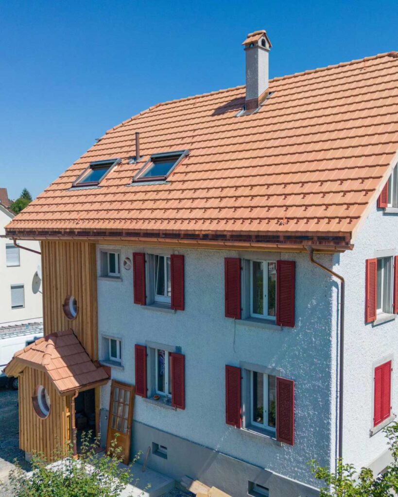 Schornstein seitlich mit ganzem Haus