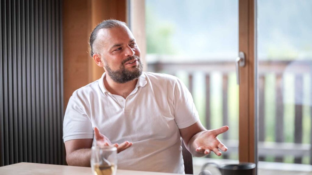 David Flores erkährt das Projekt
